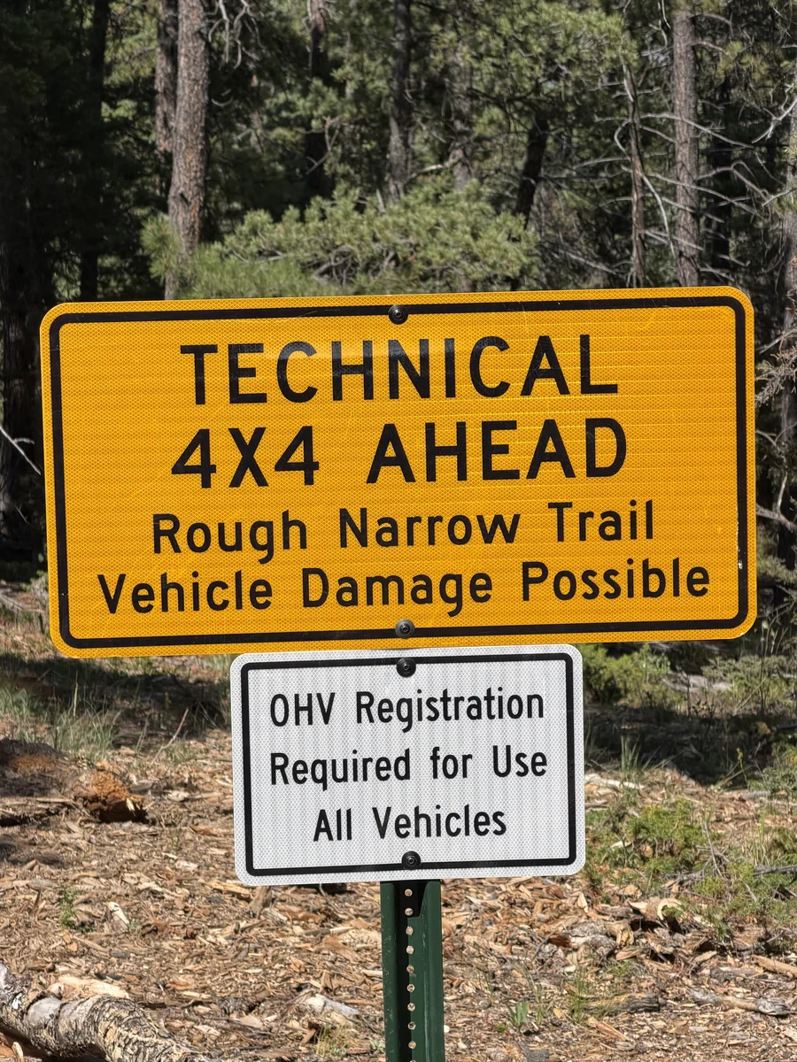 Technical 4x4 ahead sign